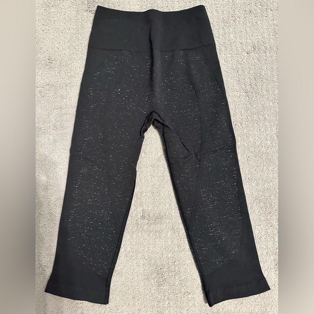 Lululemon Flow Crop Leggings - Picture 2 of 3